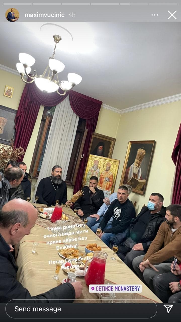 Vjernicima CPC barikade, SPC se gosti u Cetinjskom manastiru: Na čelo trpeze episkop Metodije