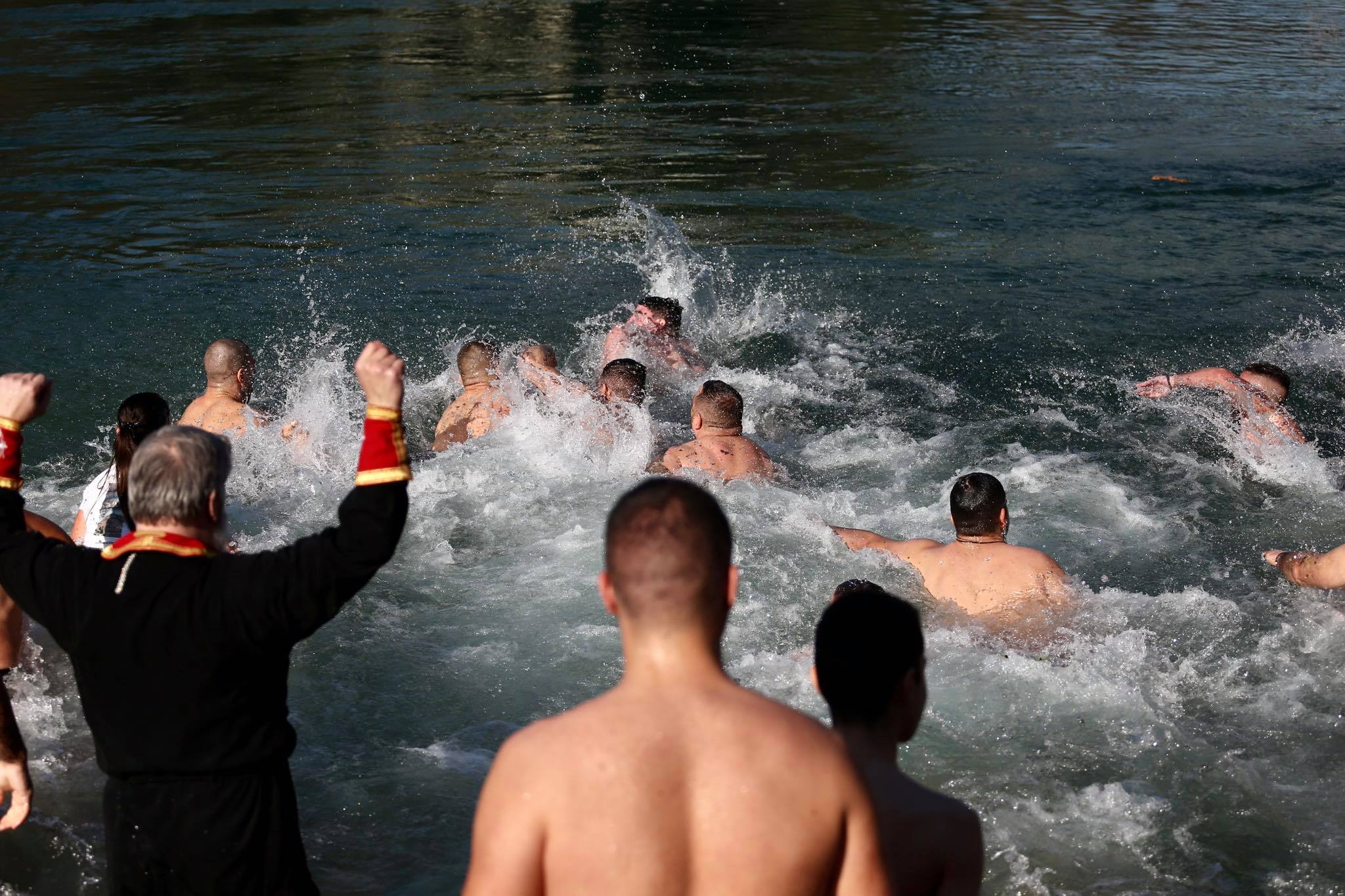 Tužiteljka traži izjave zbog kršenja mjera: Na Skalinama zatečeni i sveštenici MCP, 40 osoba posmatralo
