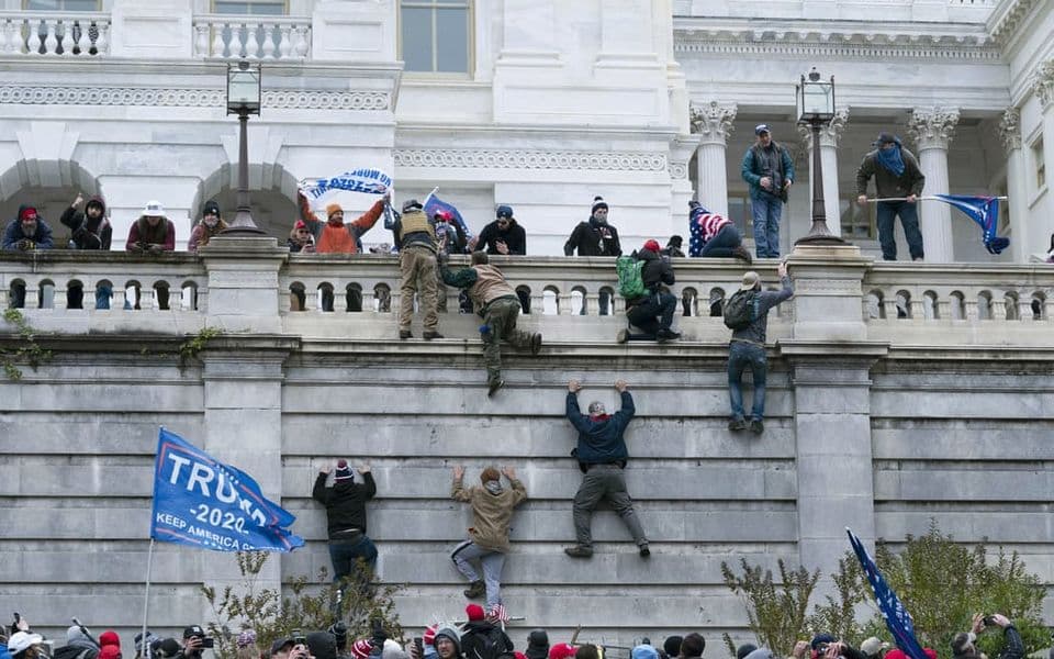 Četvoro mrtvih nakon upada u Kongres, 52 uhapšenih