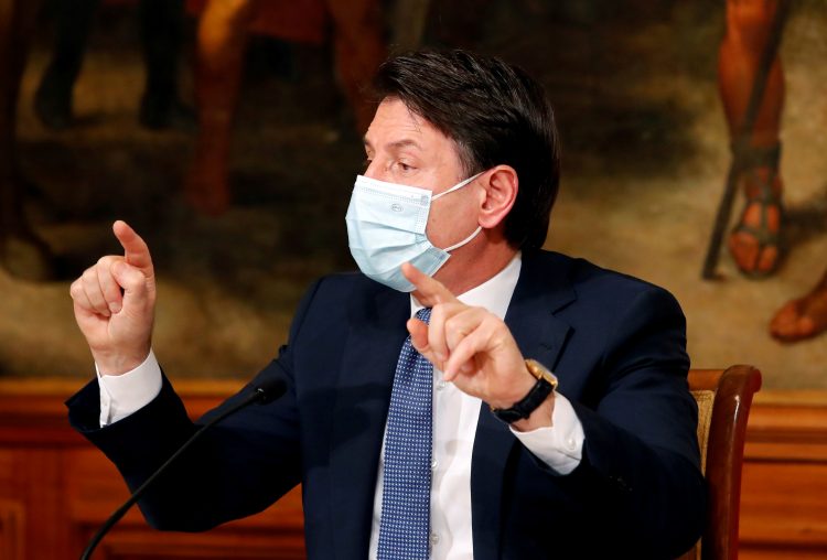 Italija bez premijera, Đuzepe Konte podnio ostavku
