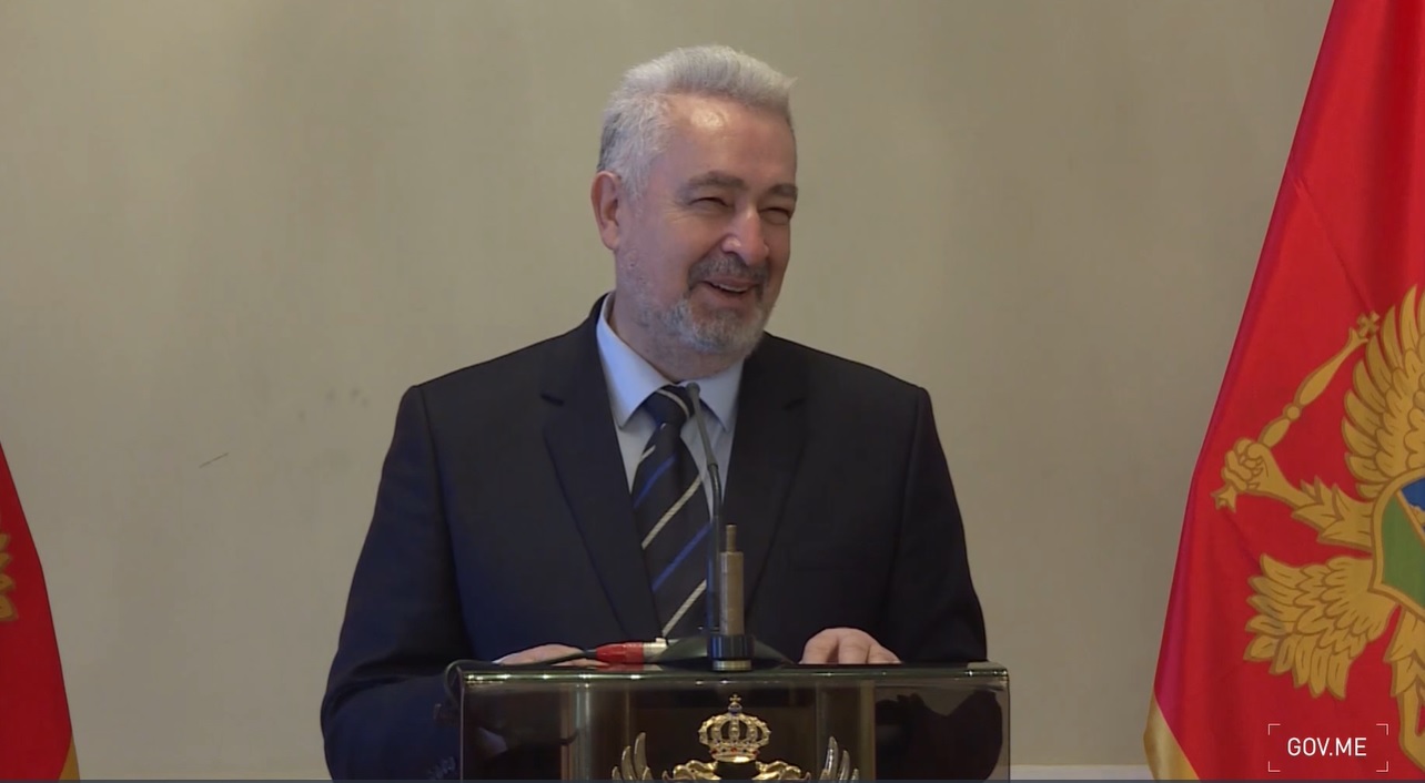 SKANDALOZNA IZJAVA PREMIJERA: Ako vam nude pare uzmite, a glasajte za najbolje
