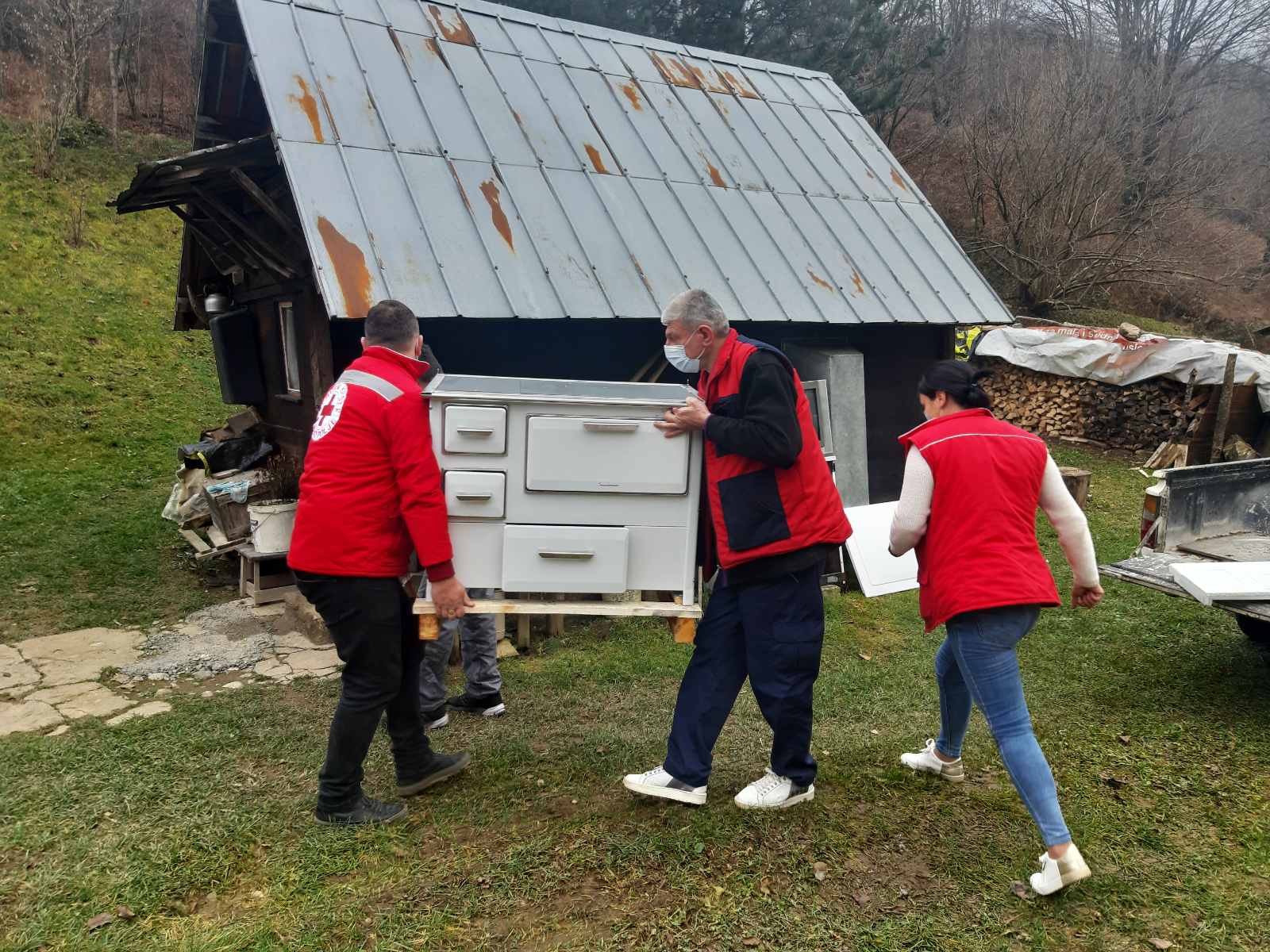 Crveni krst Crne Gore: Donacija za starije sa sela