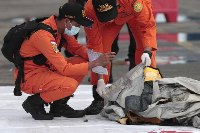 Locirano mjesto pada indonežanskog aviona, spasioci pronašli prtljag putnika