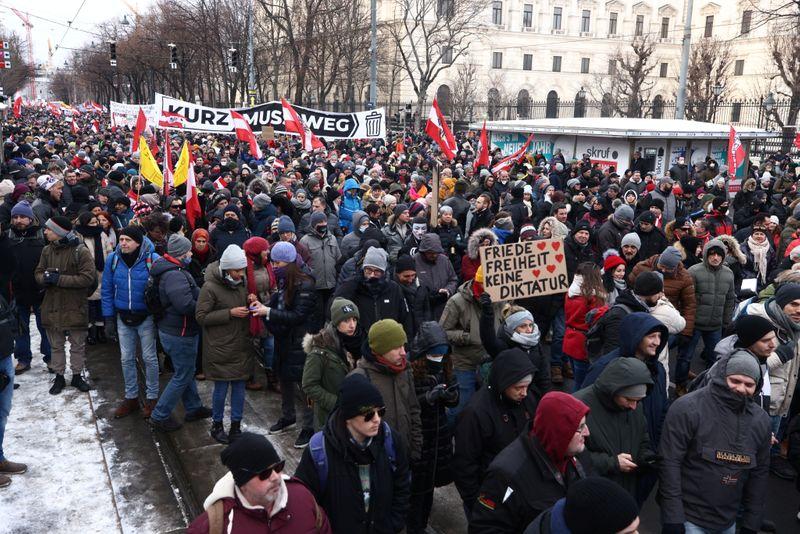Veliki protest građana u Beču: Podaci o umrlima od kovida su glupost