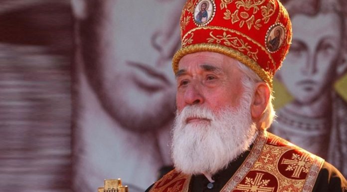 Mihailo: Omogućite vjernicima CPC da nalože badnjak ispred Cetinjskog manastira