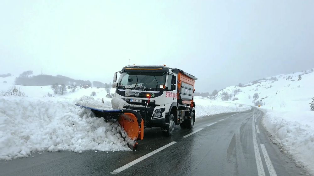 Snjegočistači u akciji: Održavanje puta Nikšić – Šavnik – Žabljak (VIDEO)