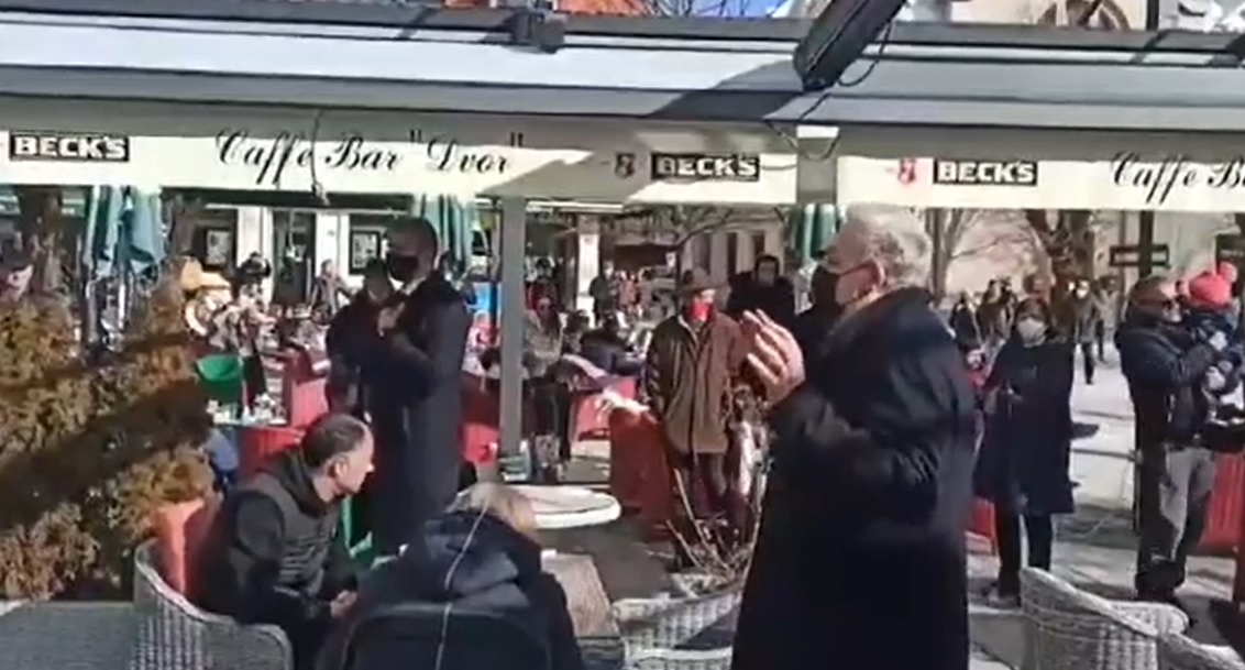 Saslušano više Cetinjana zbog vrijeđanja Krivokapića i Abazovića