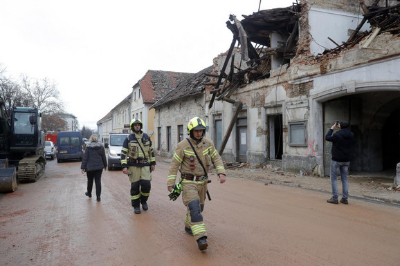 U Petrinji poginula jedna osoba prilikom sanacije krovova