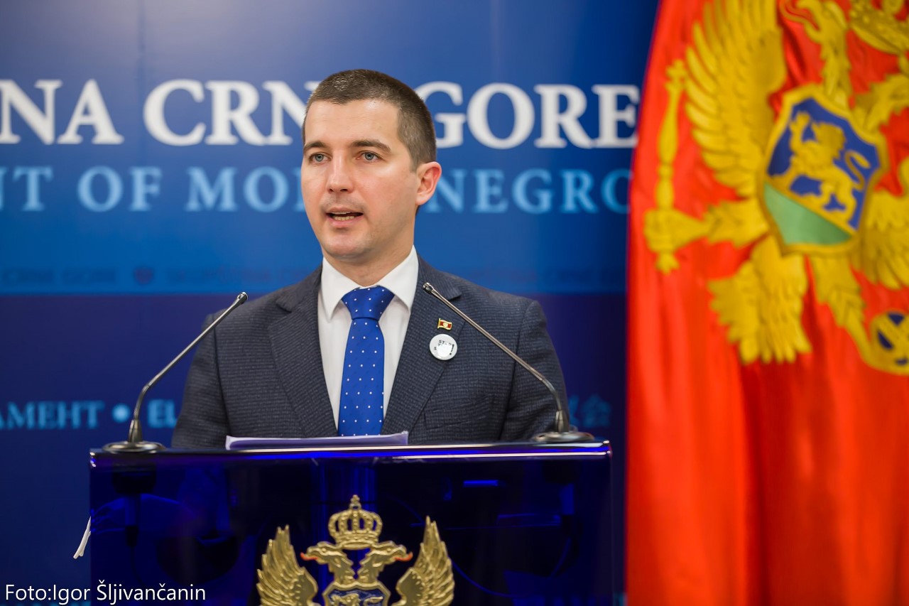 Bečić: Pamtiću Husovića kao tihog čovjeka i korektnog političara
