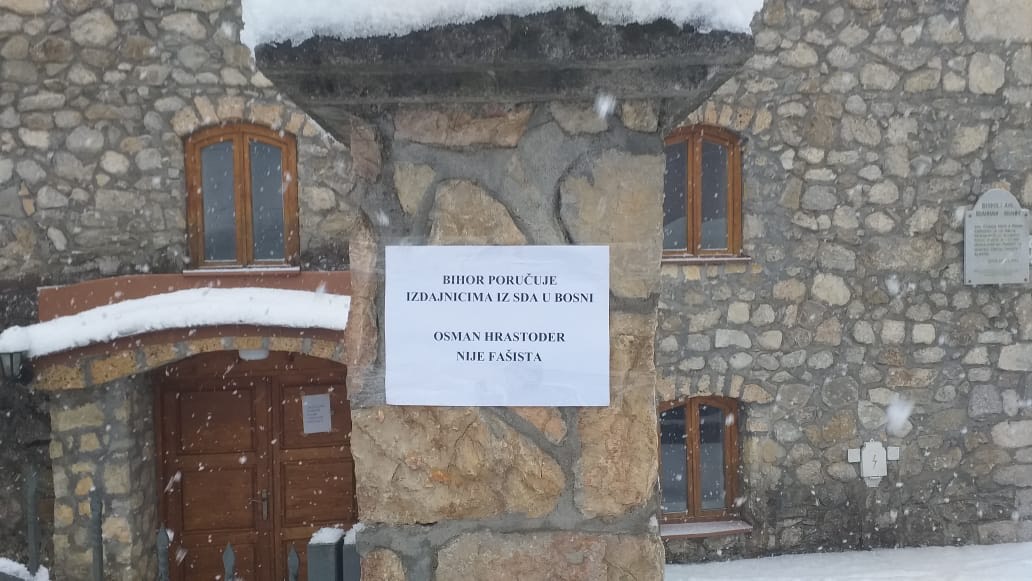 Petnjica izlijepljena porukama: “Bihor poručuje izdajnicima iz SDA u Bosni, Osman Hrastoder nije fašista”