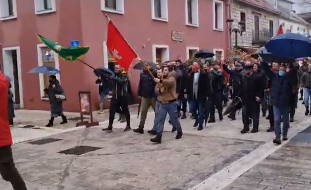 Kovačina priveden pa pušten: Nakon nalaganja badnjaka na Dvorskom trgu, samo sam želio da zapalim svijeću u Cetinjskom manastiru
