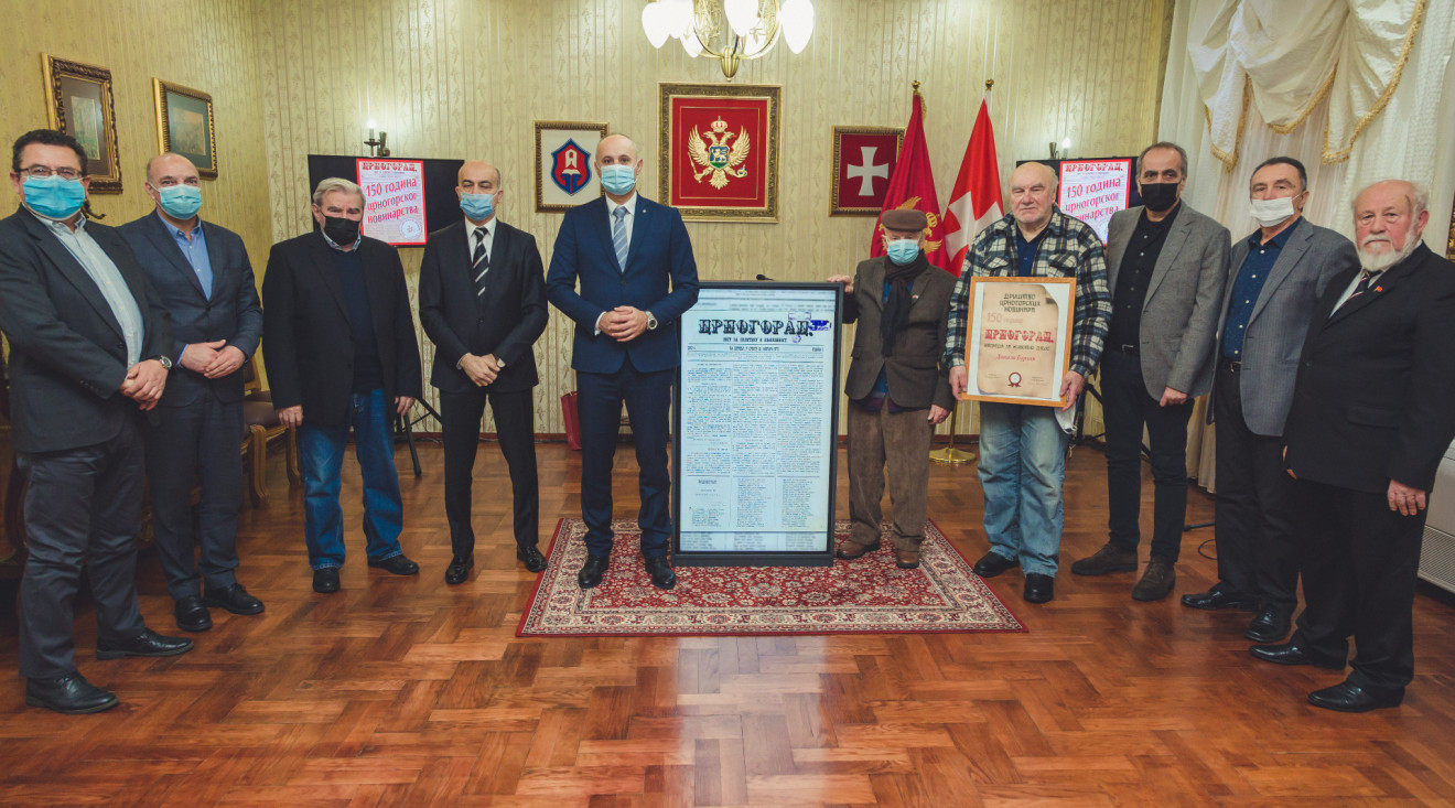 Uručena nagrada za životno djelo novinaru Danilu Burzanu