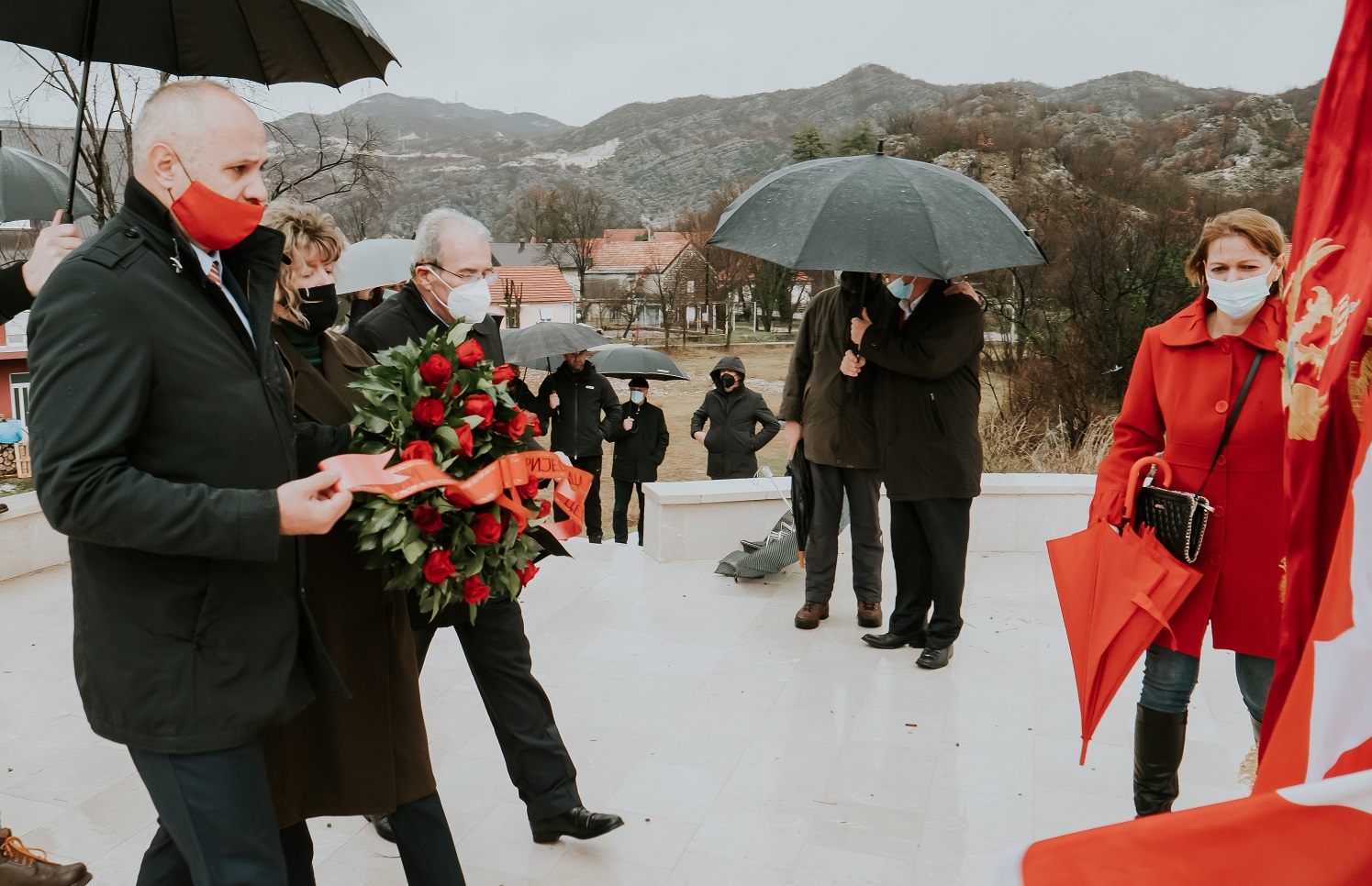 Položeni vijenci na spomenik herojima Božićnog ustanka i na spomenik Lovćenska vila