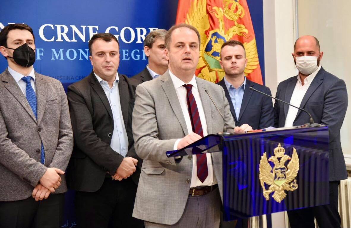 BS: Ovim neljudskim činom vraćaju Crnu Goru u devedesete, neka svi saopšte je li Mladić heroj ili zločinac