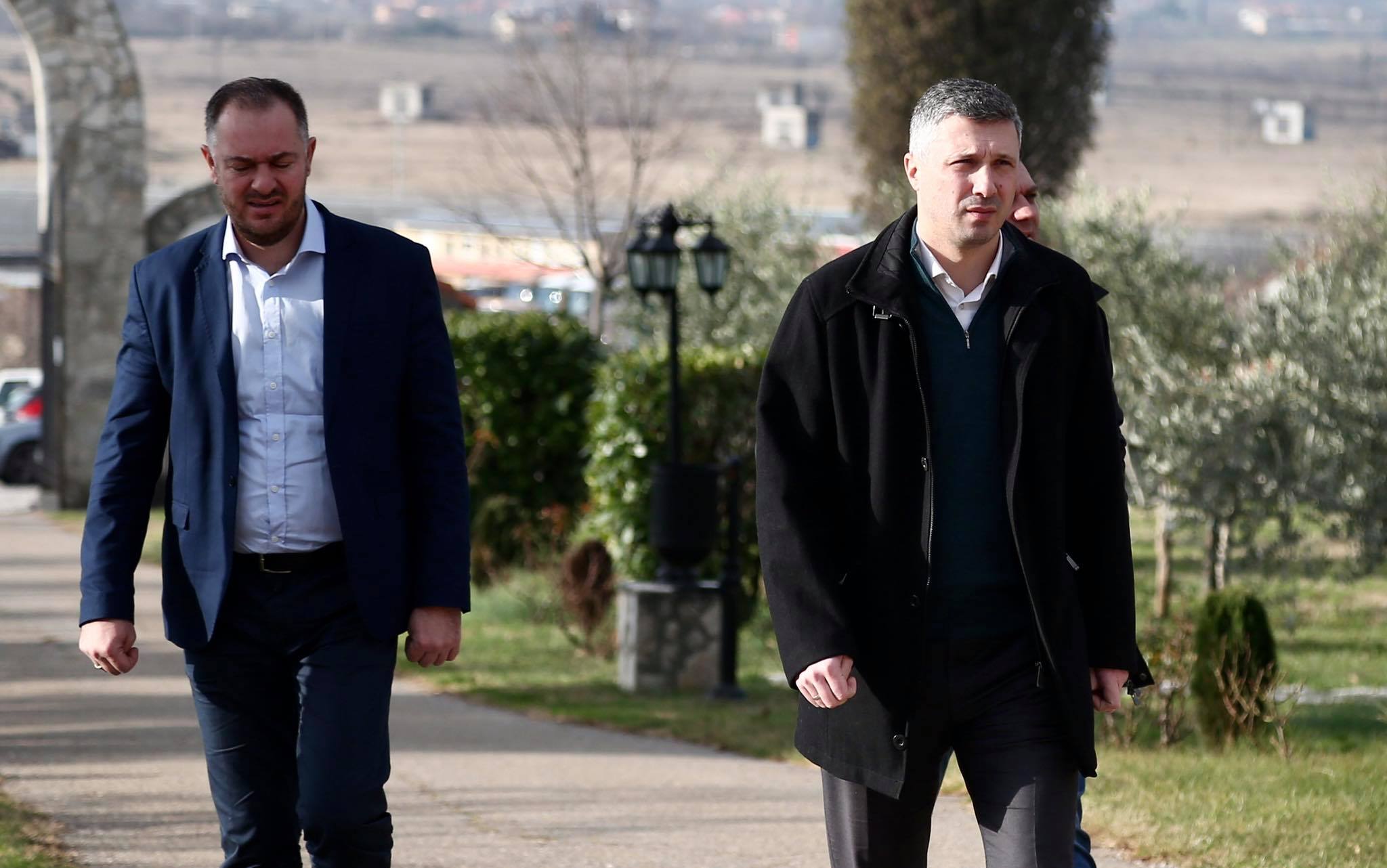 Obradović na liturgiji u Dajbabama – obezbjeđenje: ”Nema slikanja bez blagoslova Joanikija, nemojte da dođemo u iskušenje”