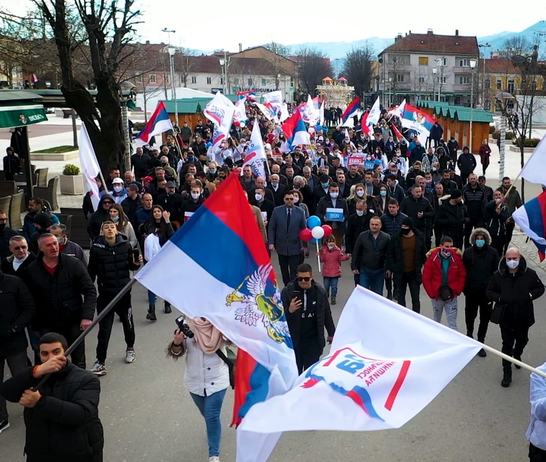 Obećanja bolje budućnosti, uvijena u četničku uniformu