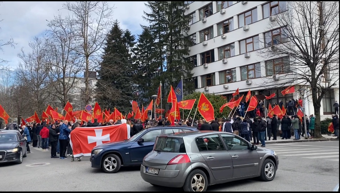 Pod Trebjesom se vijore crnogorske zastave: Evropski tim za Nikšić predao listu (VIDEO)