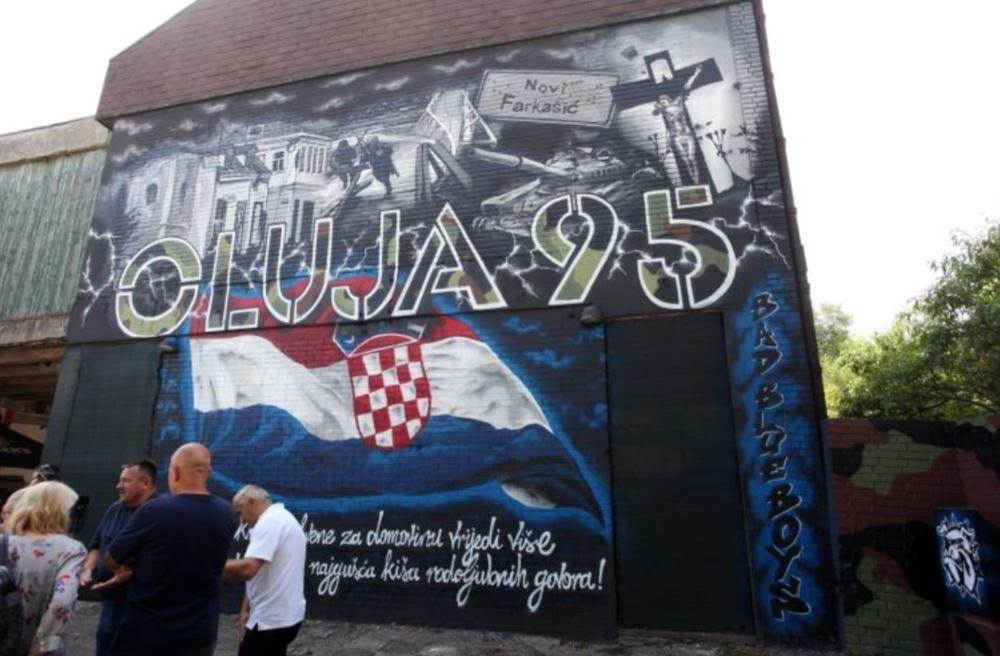 HRVATI U PETRINJI VELIČAJU OLUJU: “Rušite simbol nesalomivom gradu”