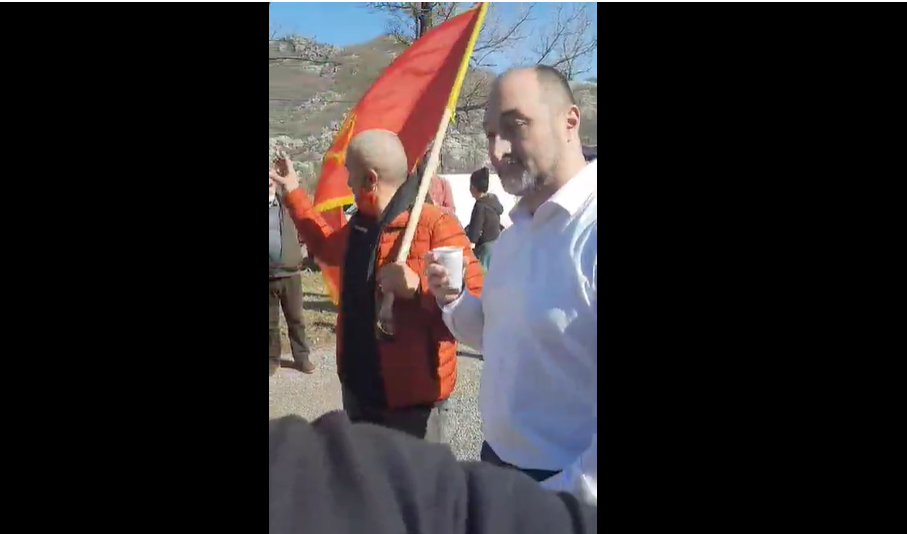 VIDEO: Grupa građana na Grahovu izviždala Stijovića i savjetnicu premijera, ministru poručili da je izdajnik