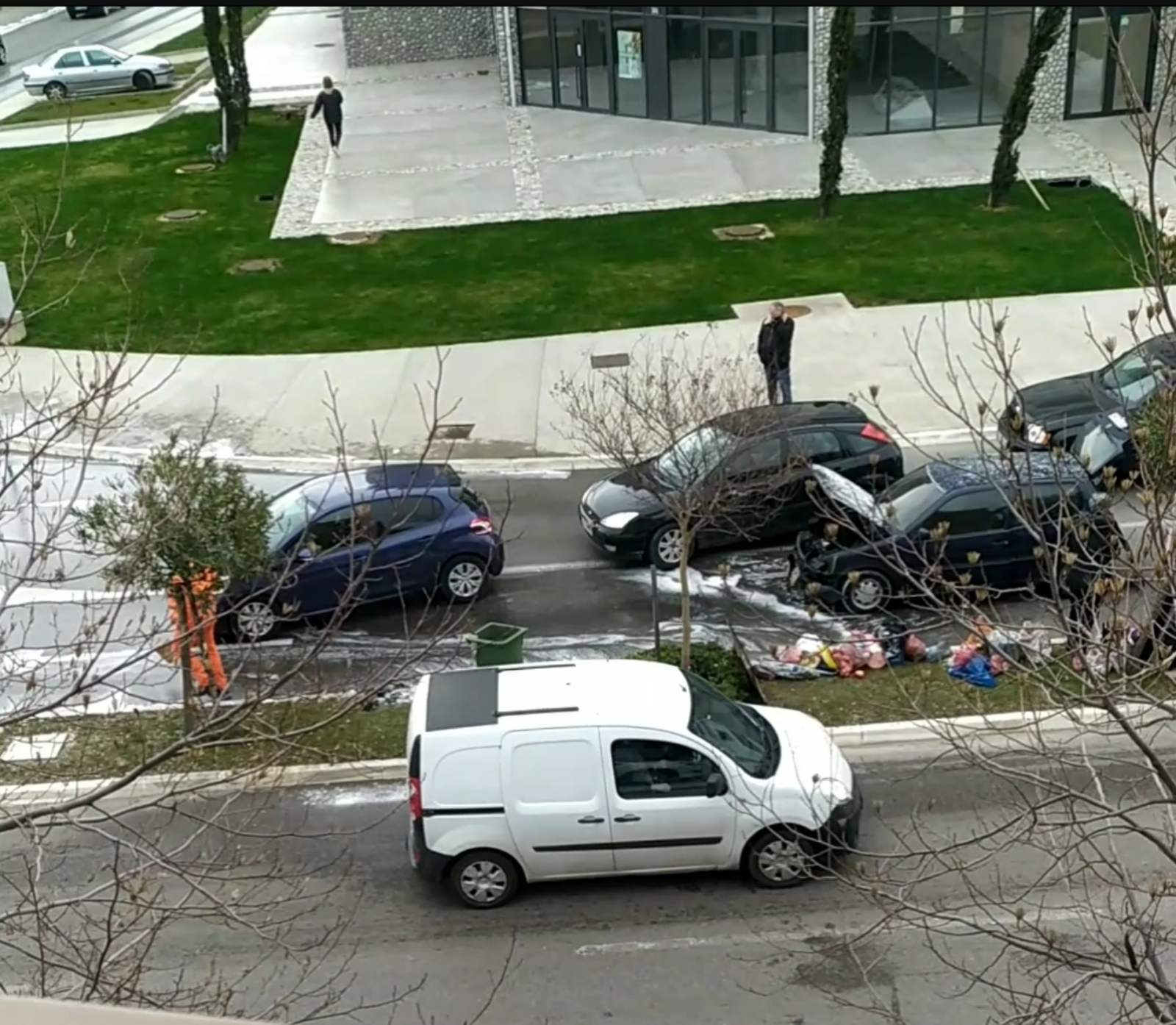 U blizini Vezirovog mosta došlo do samozapaljenja vozila, nema povrijeđenih