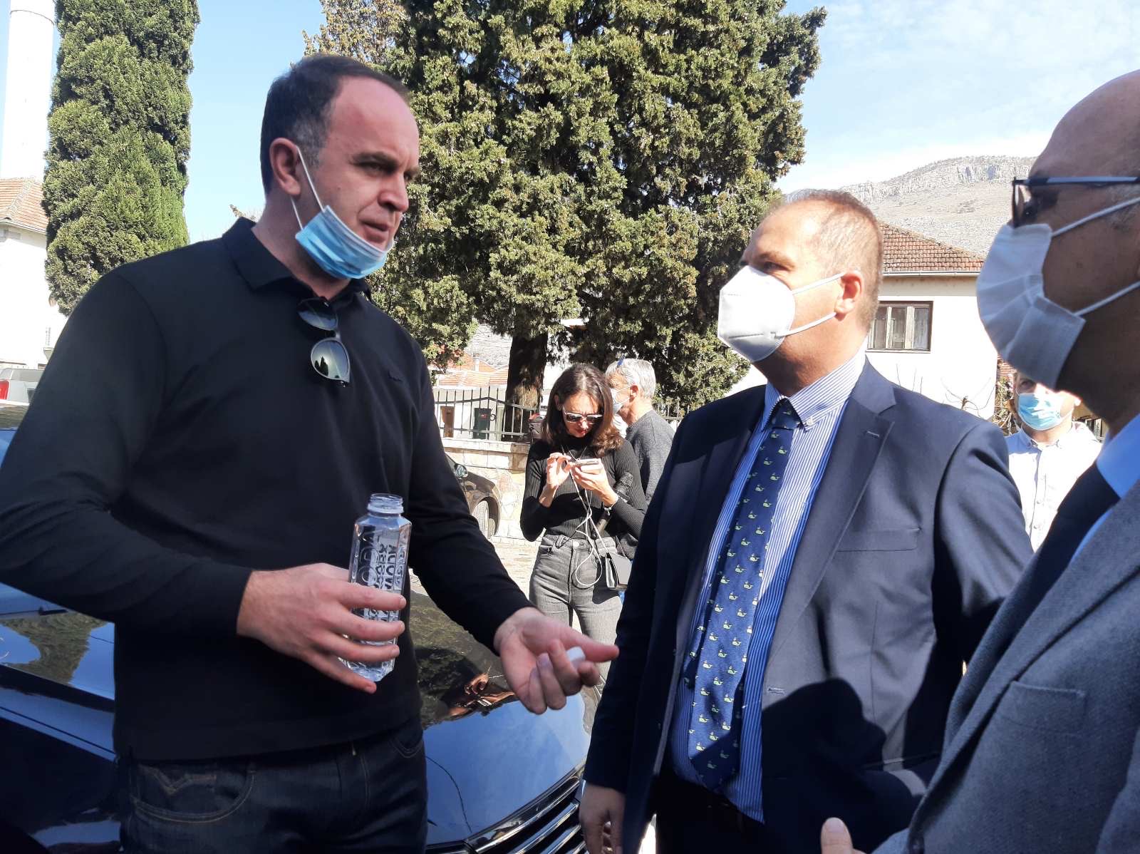 Nimanbegu u Tuzima: Vlada mora napraviti korak nazad