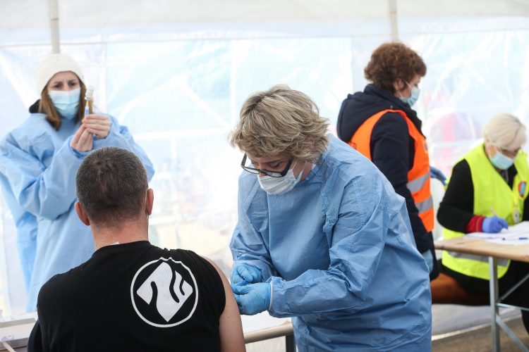 U Hrvatskoj preminulo još 17 osoba, registrovano 387 novih slučajeva zaraze