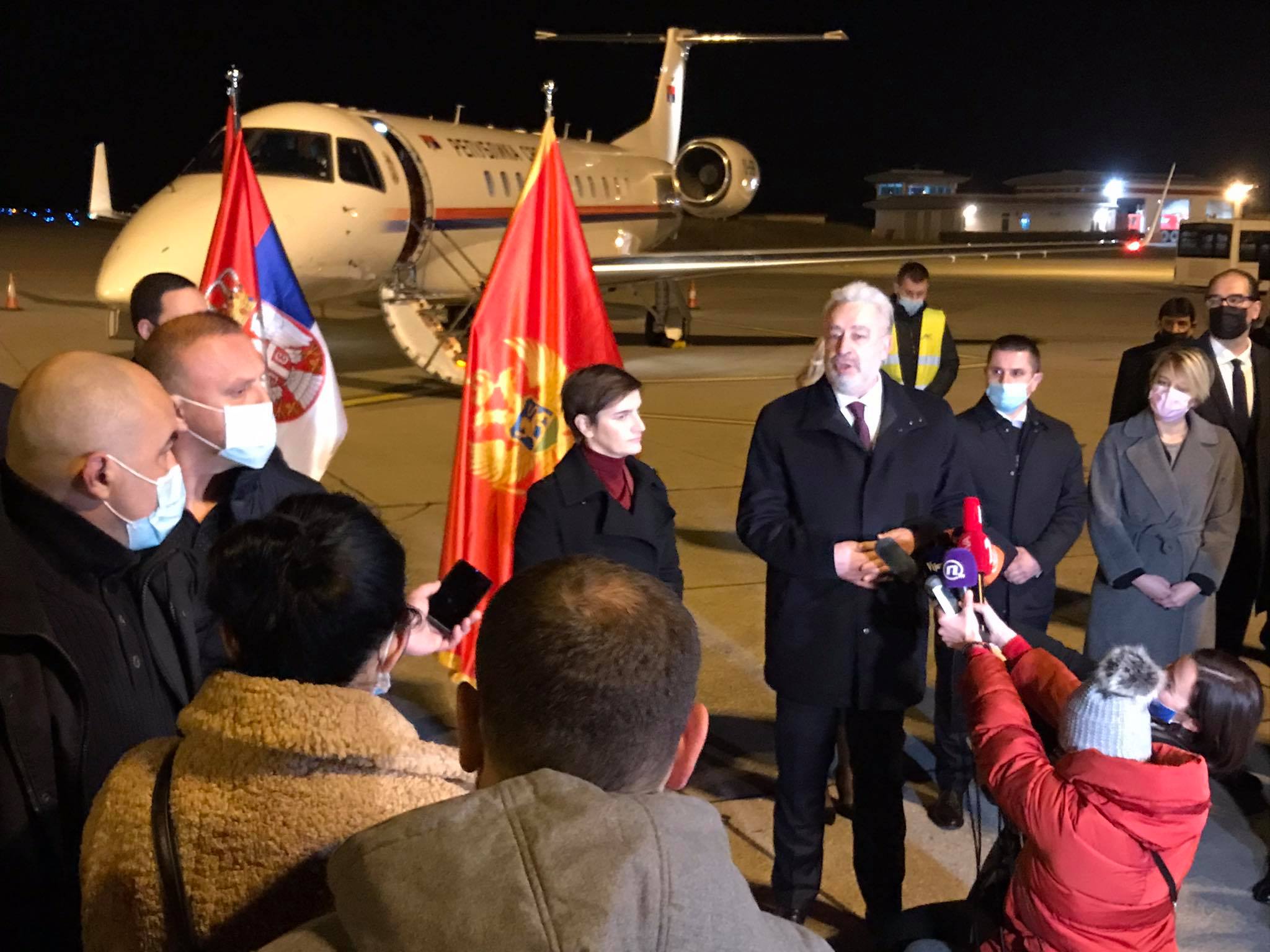 (Stigle ruske vakcine) Brnabić: Srbija spremna da donira još; Krivokapić: Zdravlje iznad svega, a solidarnost prije svega