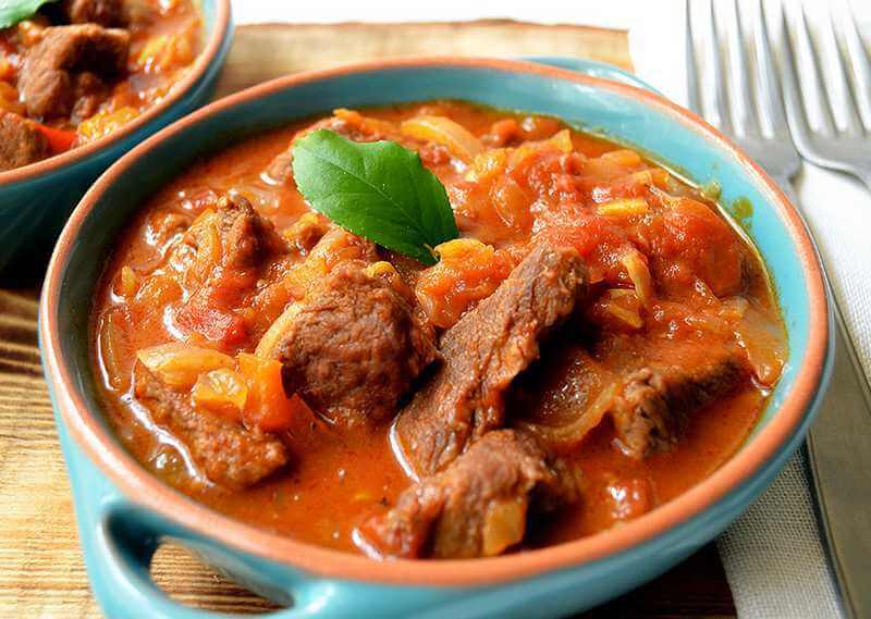 Gulaš u vinu (RECEPT)
