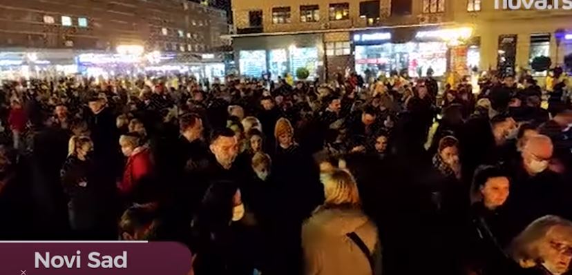 Građani se opraštaju od Balaševića: Kad odem odzvanja Novim Sadom