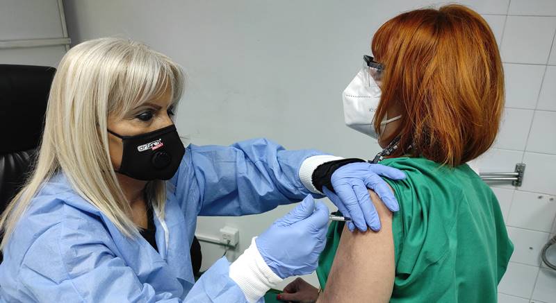 Počela vakcinacija medicinskog osoblja u nikšićkom Domu zdravlja