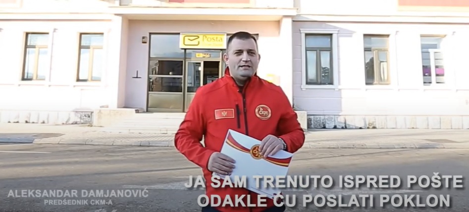 Damjanović srpskom istoričaru Rakoviću poklonio bensendin i kondome (VIDEO)