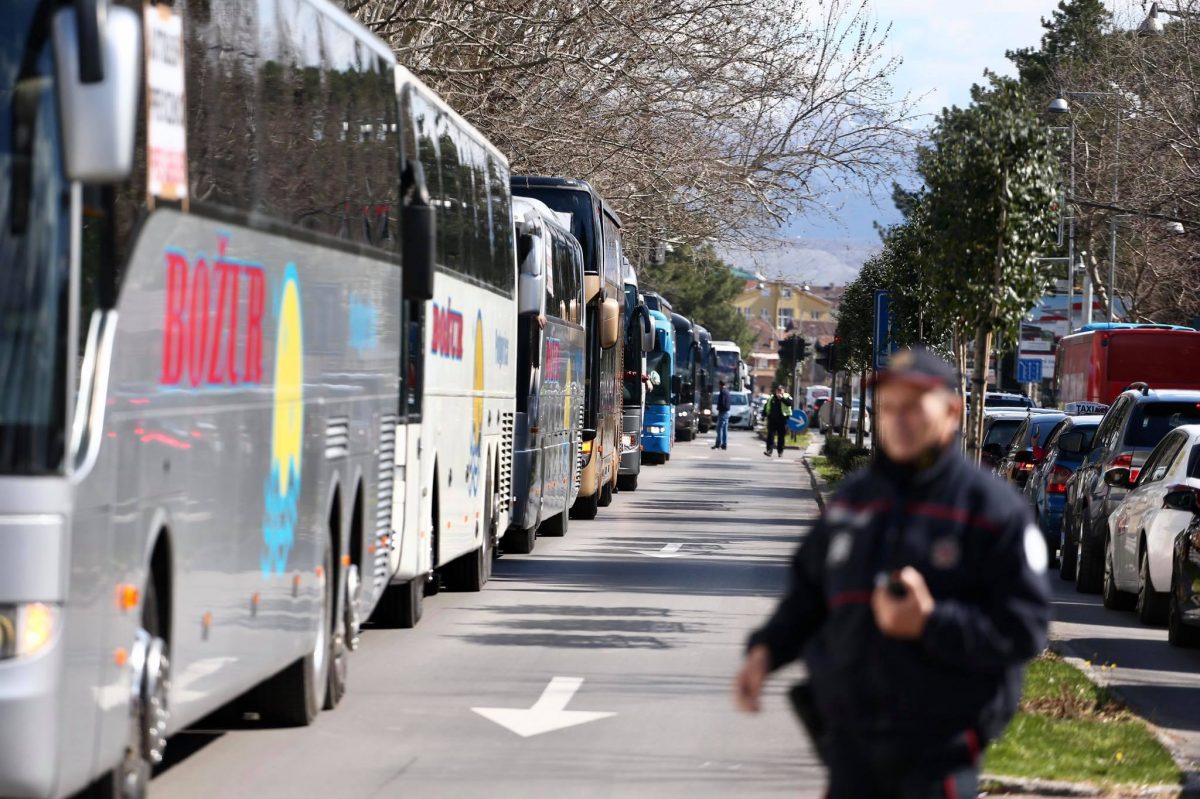 (VIDEO) Protestna vožnja AUTOBUSKIH PREVOZNIKA
