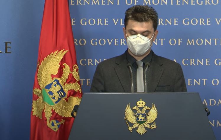 Granica sa Srbijom i dalje otvorena: Zatvaraju se tržni centri, škole i vrtići u Podgorici, Nikšiću, Cetinju…