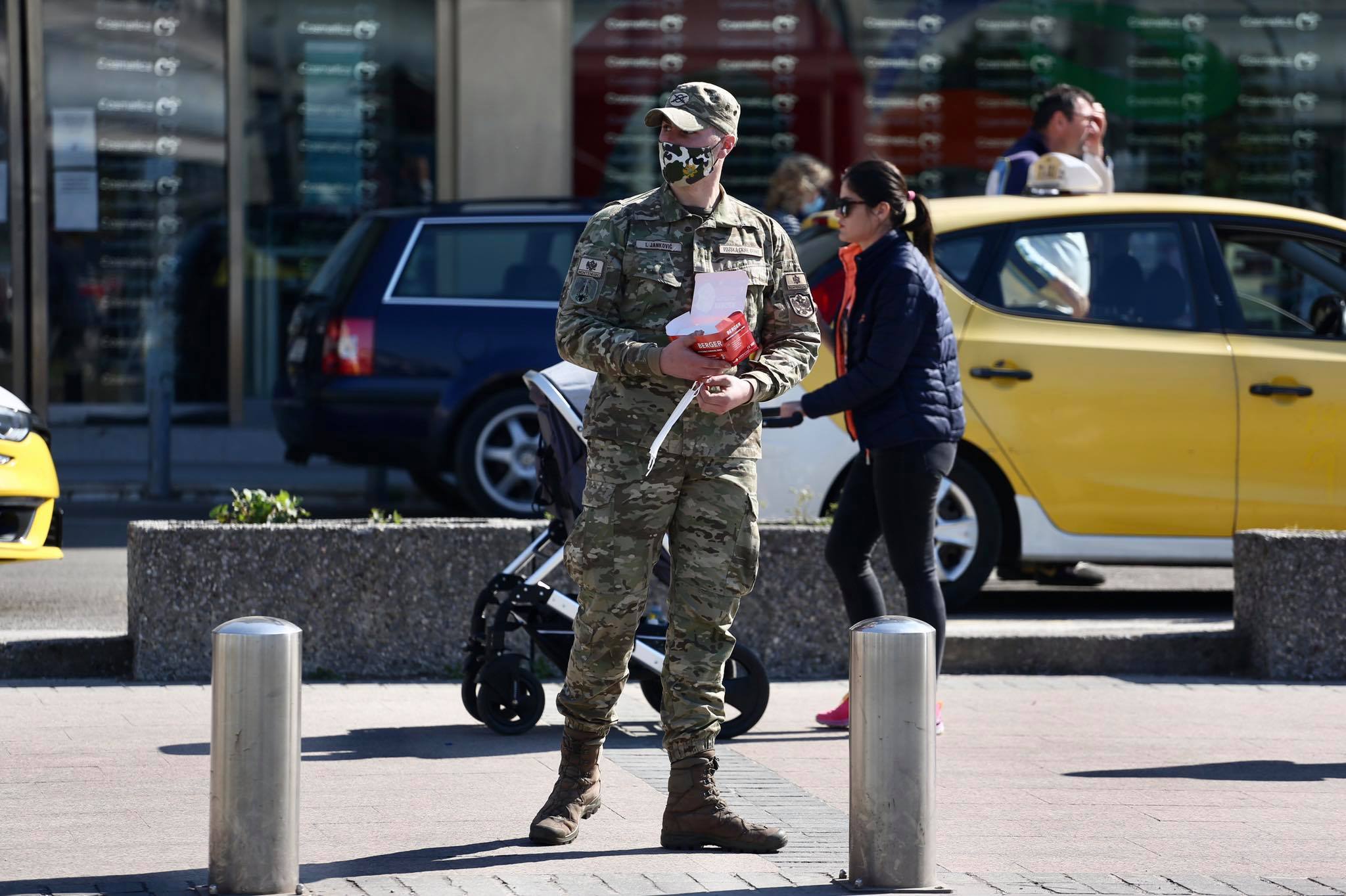 Vojska podijelila 10,5 hiljada maski, četiri kazne za privrednike