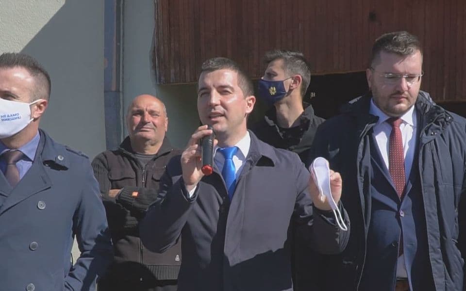 Bečić u Ozrinićima: Ne mogu veće patriote i veći Crnogorci od nas biti oni koji su miliona isisavali iz budžeta