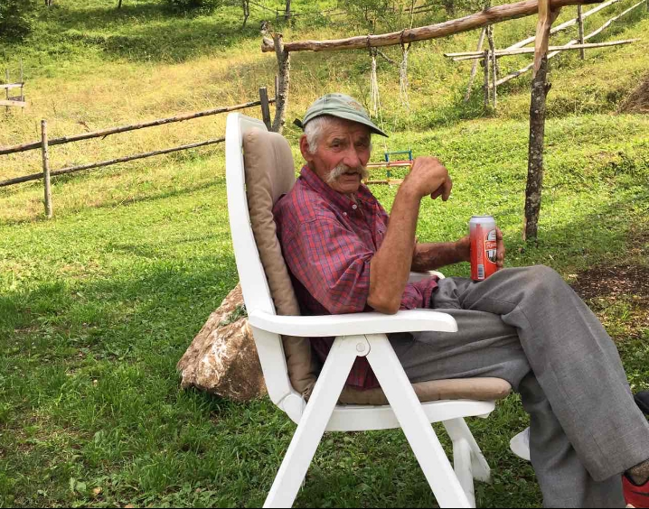 STANDARD u posjeti Neđeljku Štrucu: Gazi devedesete, nikad nije bio kod doktora i još dobro igra crnogorsko kolo