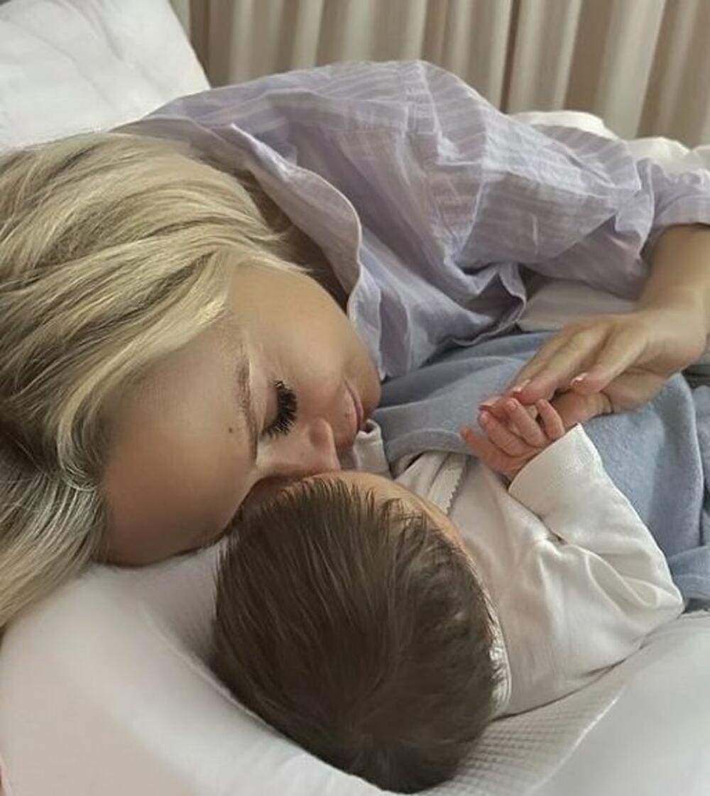 Pjevačica u OKRŠAJU na Instagramu zbog imena za sina koje je MNOGE NASMIJAO