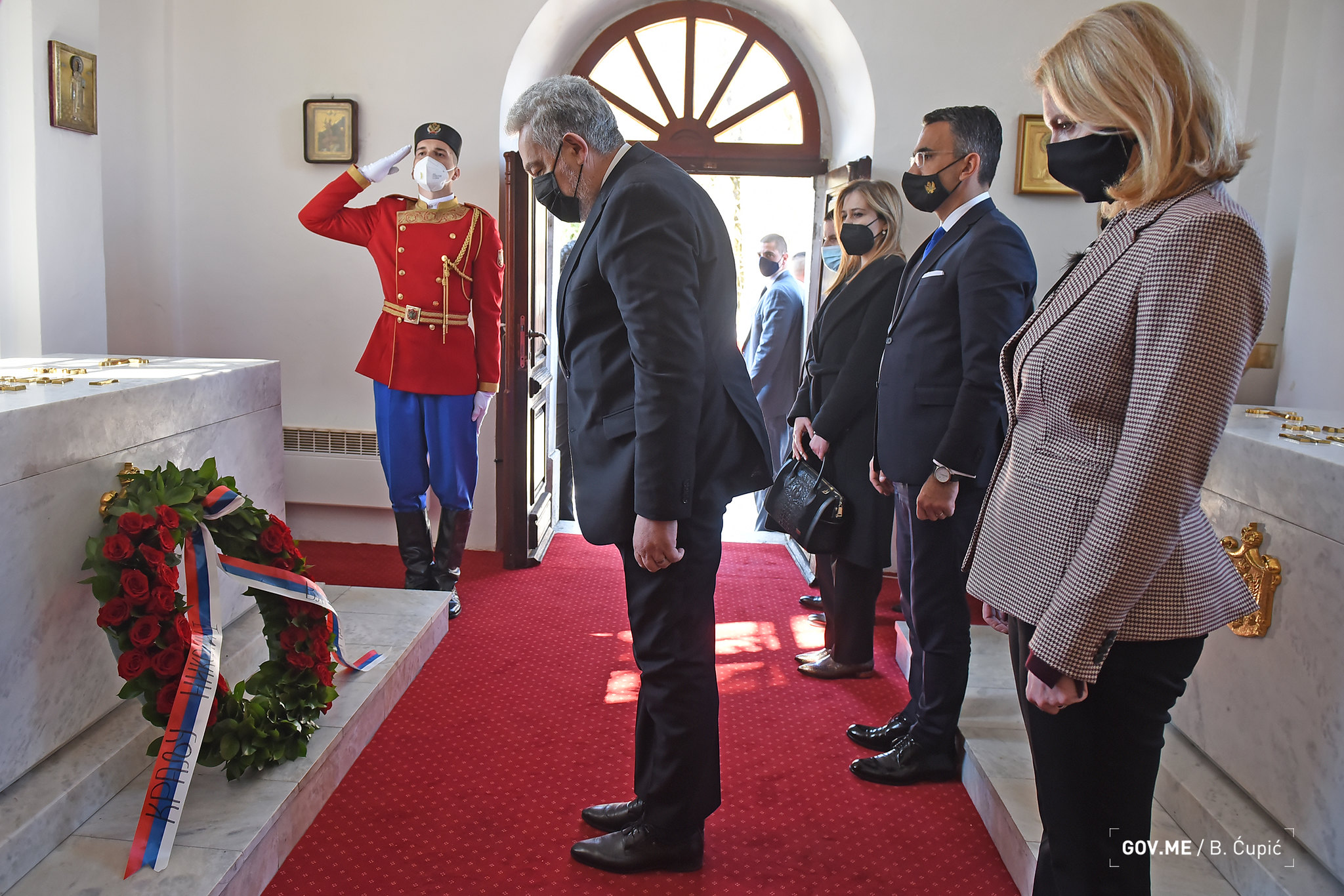 Krivokapić položio vijenac na grob kralja Nikole, Cetinjani ga uklonili