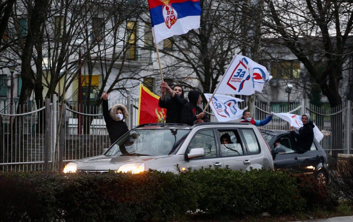 U mjestu Rubeža okupile se pristalice DF-a: Ispaljivali hice iz automata
