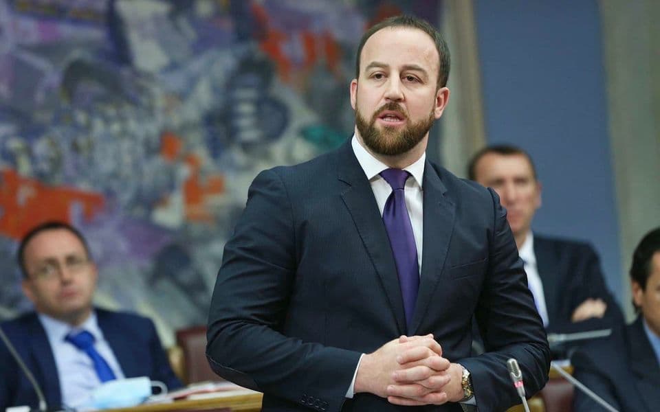 Nikolić: Premijer demantuje sebe, zarad opstanka na vlasti nudi trule kompromise