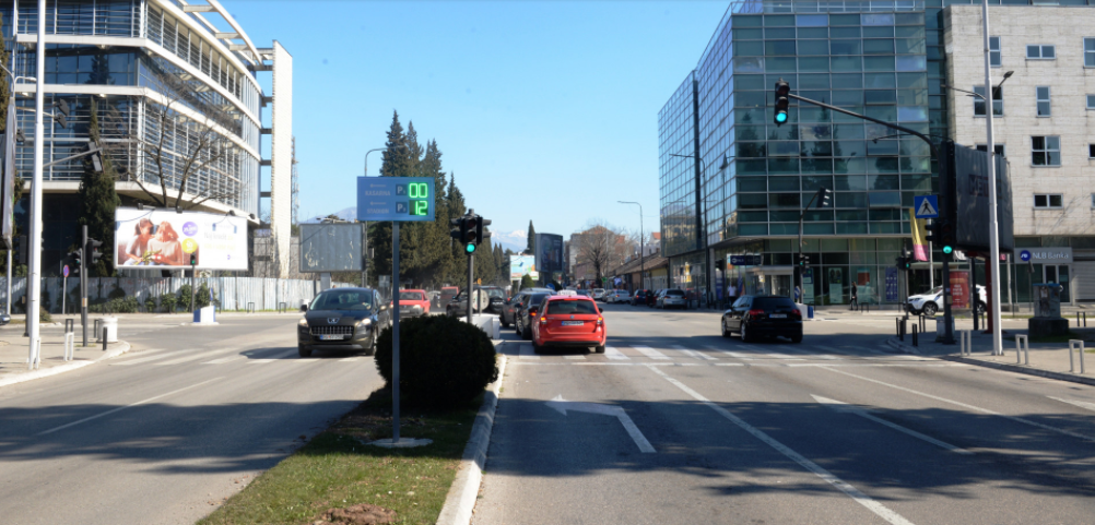 Info led table postavljene na Bulevaru Ivana Crnojevića
