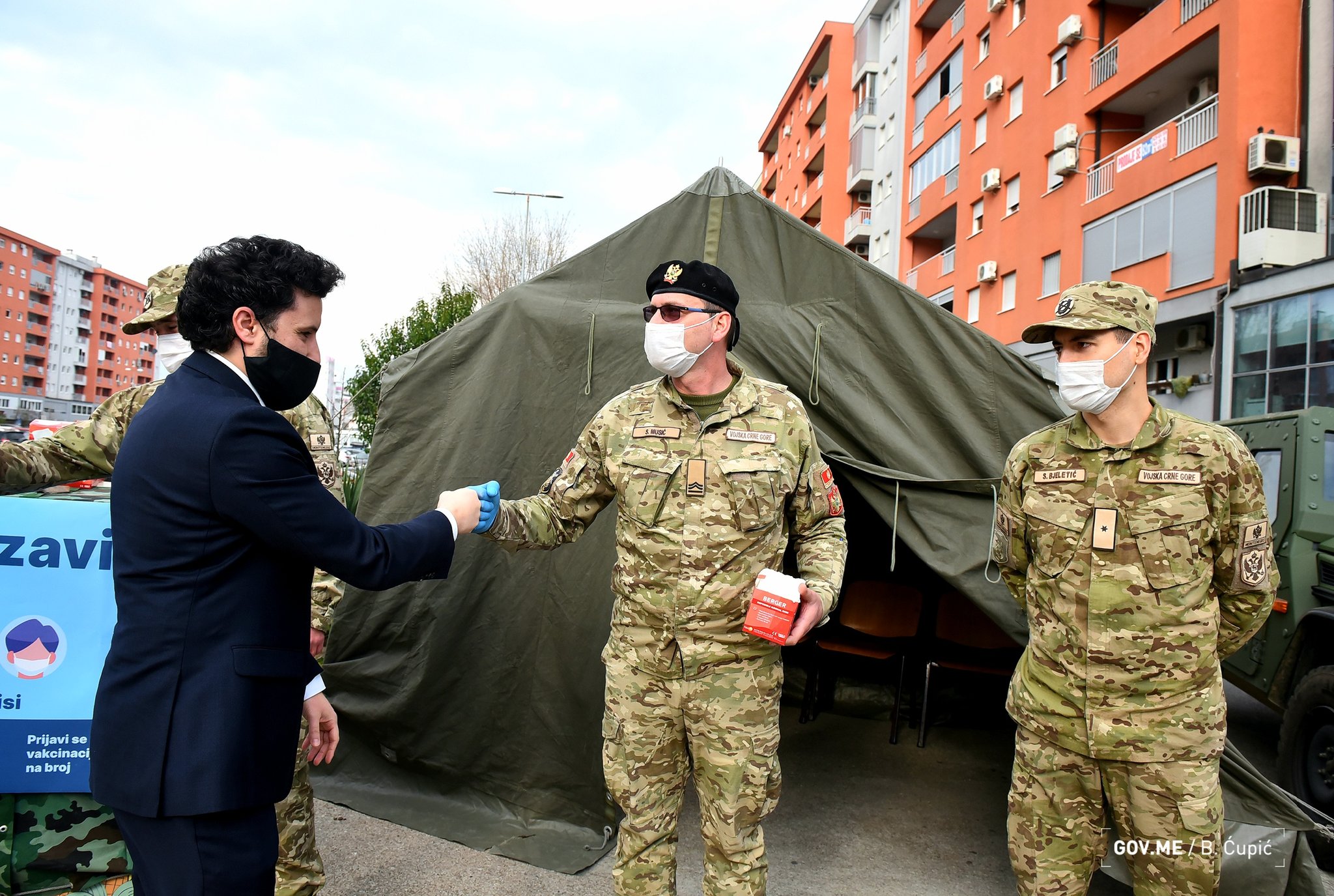 Abazović obišao punktove Vojske: Poštovati mjere u svakom trenutku