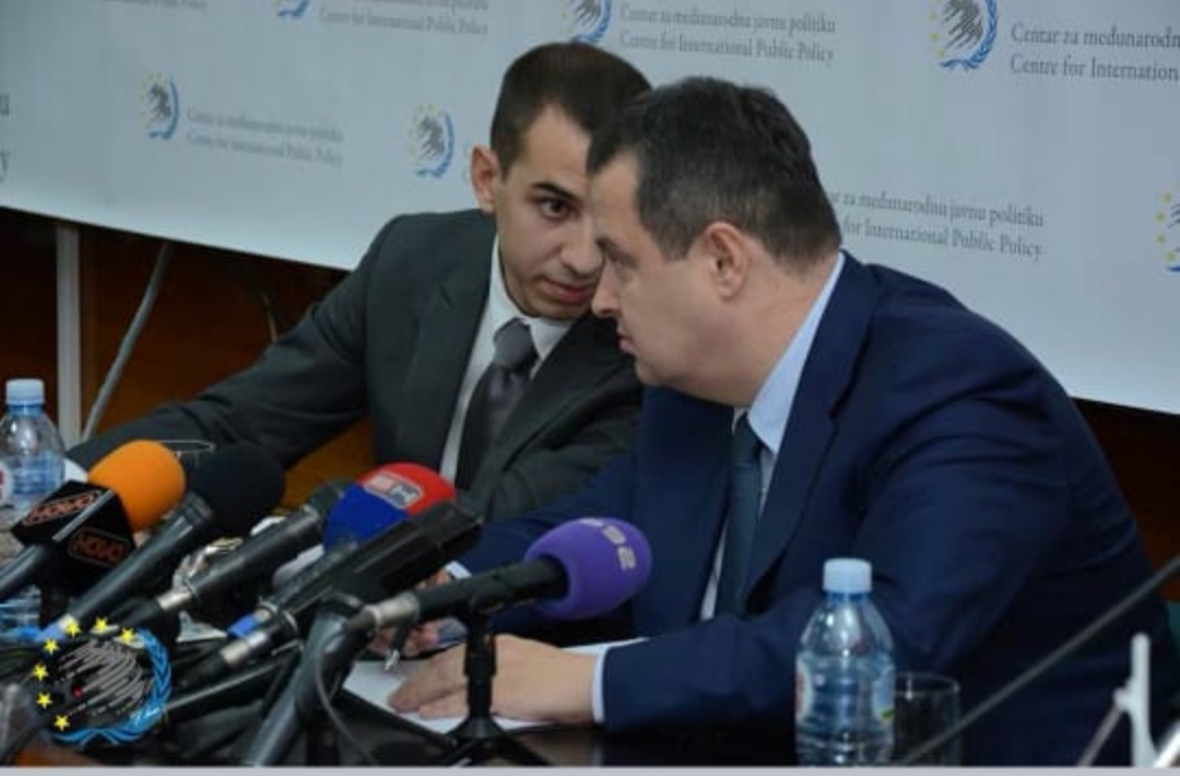 Generalni sekretar Skupštine Aleksandar Klarić ima državljanstvo Srbije i na biračkom je spisku ove države