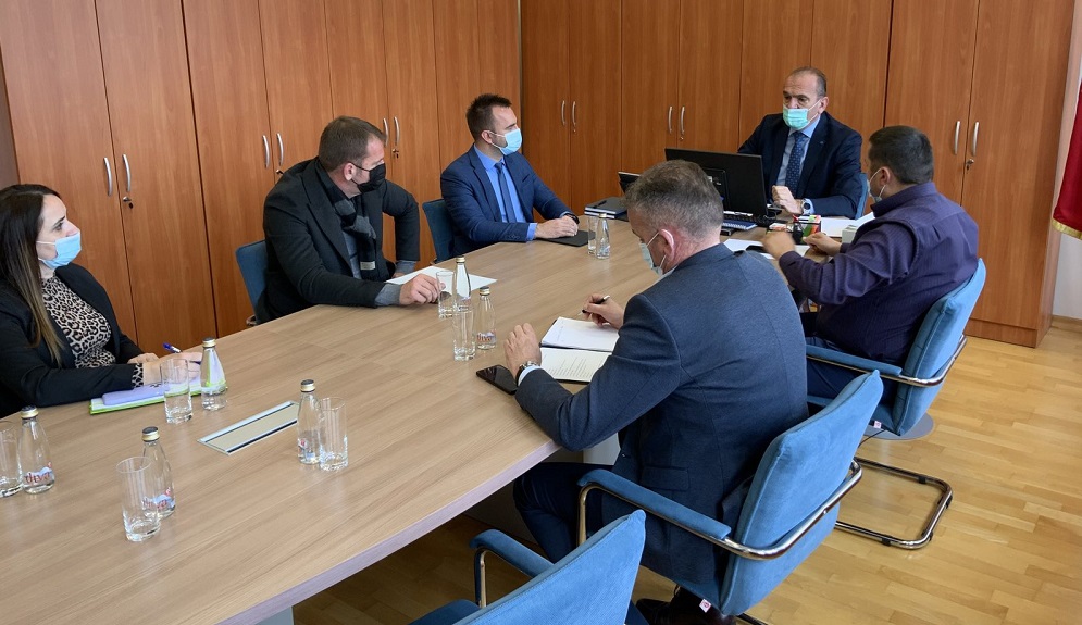 Pojačati preventivne aktivnosti u cilju podizanja svijesti građana o značaju primjene epidemioloških mjera
