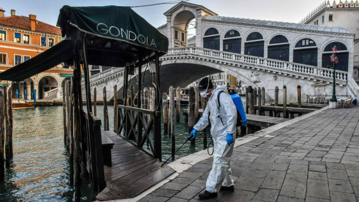 U Italiji na hiljade ljudi protestovalo zbog zatvaranja škola