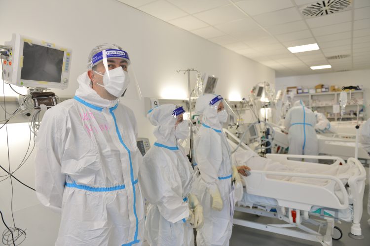 U Srbiji 5.305 novih slučajeva koronavirusa, preminulo još 29 osoba