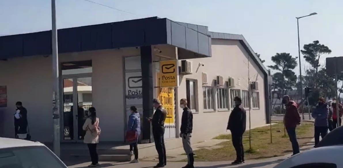 Komunalna policija Glavnog grada preventivno upozorava građane da poštuju mjere (VIDEO)