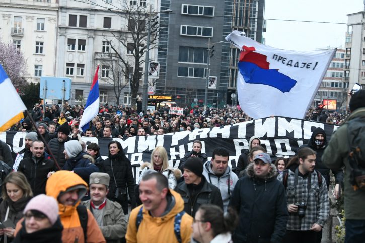 Protesti zbog korona mjera u Beogradu: Okupili se i ugostitelji i antivakseri