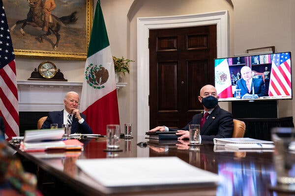 Bajden poziva Meksiko da zaustavi priliv migranata u SAD, Lopez Obrador traži višak vakcina od Vašingtona
