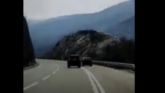 SKANDAL: Ko je vozio Toyotu iz MUP-a, preko dvije pune linije, sa rotacijom? (VIDEO)